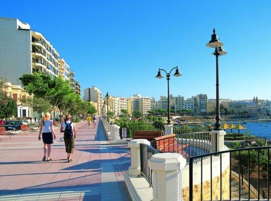 Splendid Seaside Retreat On Spinola Bay Apartman San Ġiljan Kültér fotó