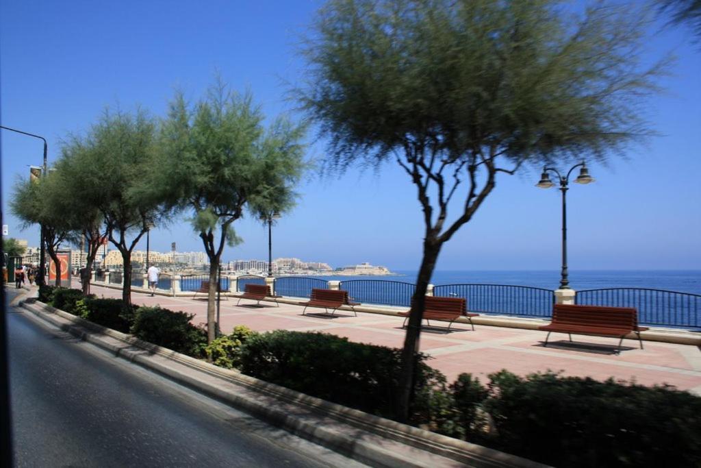 Splendid Seaside Retreat On Spinola Bay Apartman San Ġiljan Kültér fotó