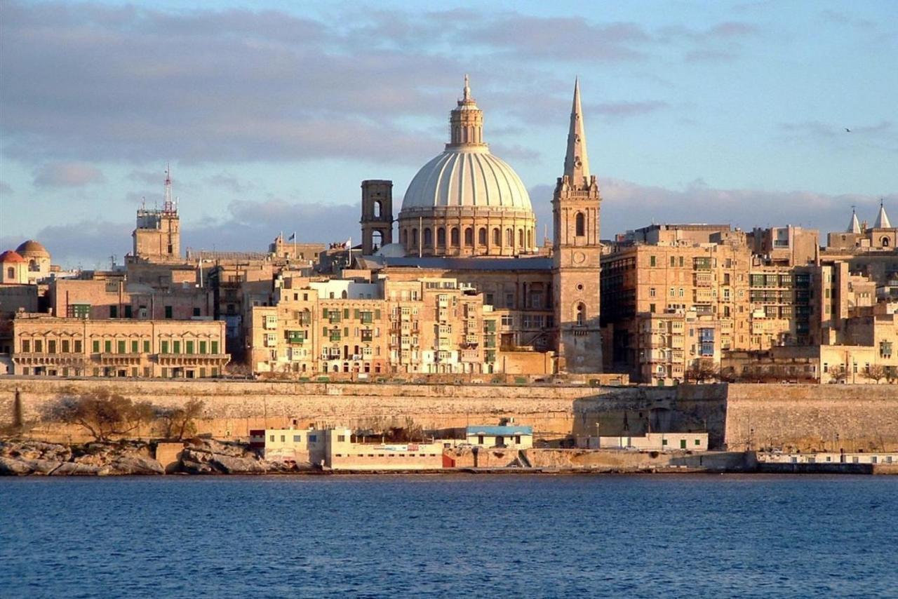 Splendid Seaside Retreat On Spinola Bay Apartman San Ġiljan Kültér fotó
